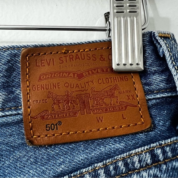 Levi's 501 Women's 26 Distressed Button Fly Frayed Boho Cut Off Denim Shorts - Picture 7 of 13